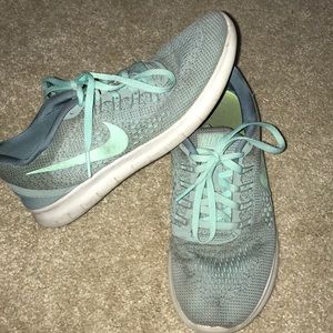 Turquoise/light blue Nike free runs